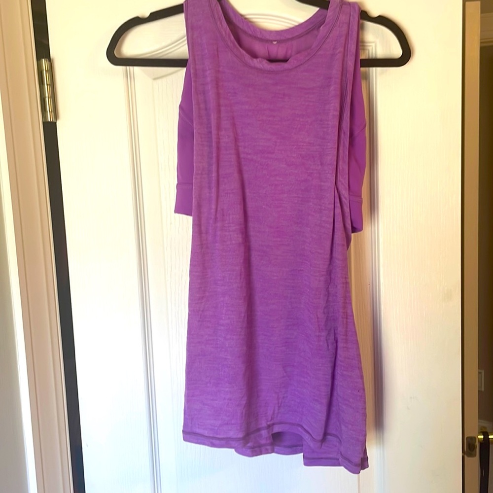 Purple lululemon tank built in bra size medium -good condition